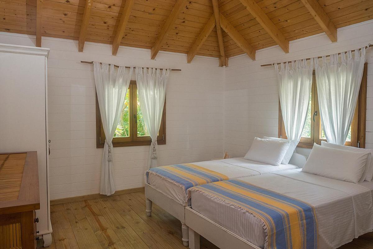 La Pointe Beach Huts Baie Sainte Anne Luaran gambar