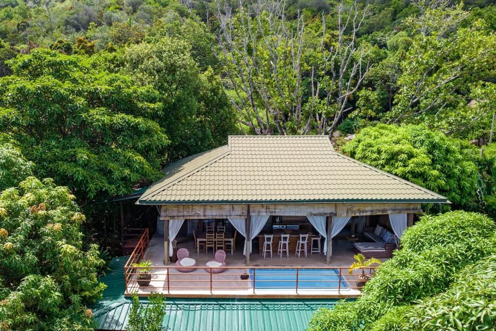 La Pointe Beach Huts Baie Sainte Anne Luaran gambar