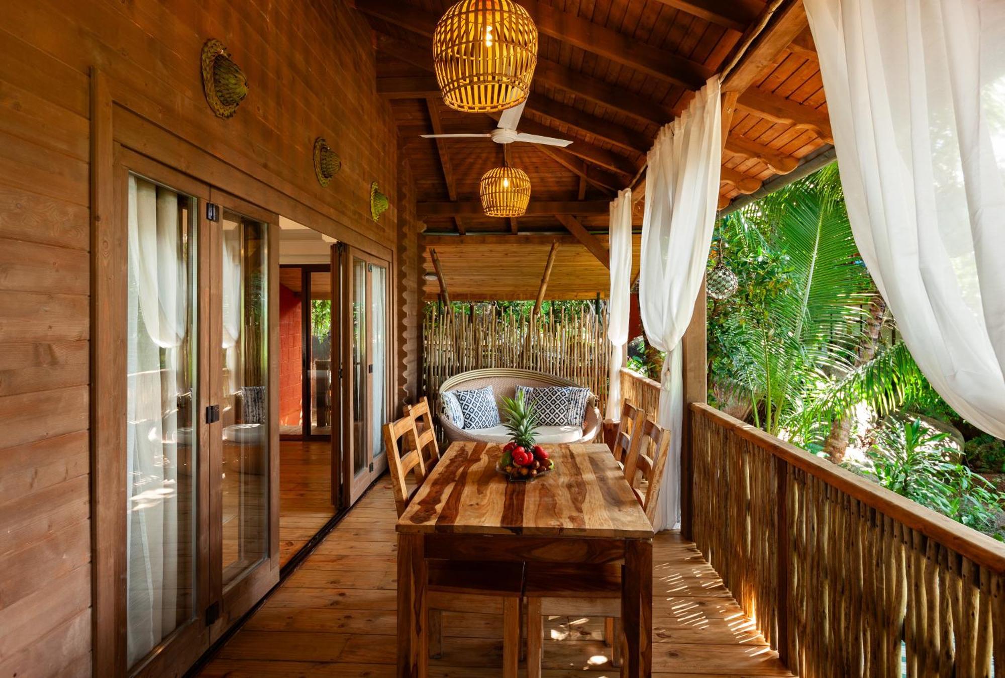 La Pointe Beach Huts Baie Sainte Anne Luaran gambar