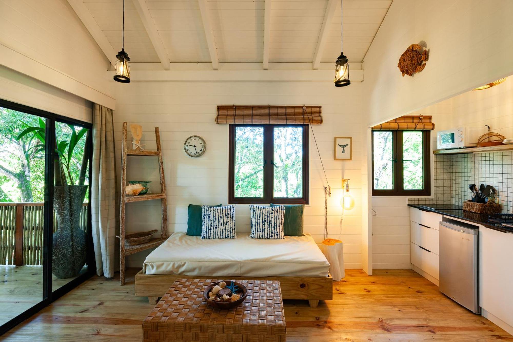 La Pointe Beach Huts Baie Sainte Anne Luaran gambar